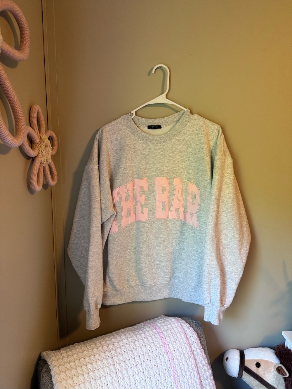 The Bar Varsity Sweatshirt Gray/Pink